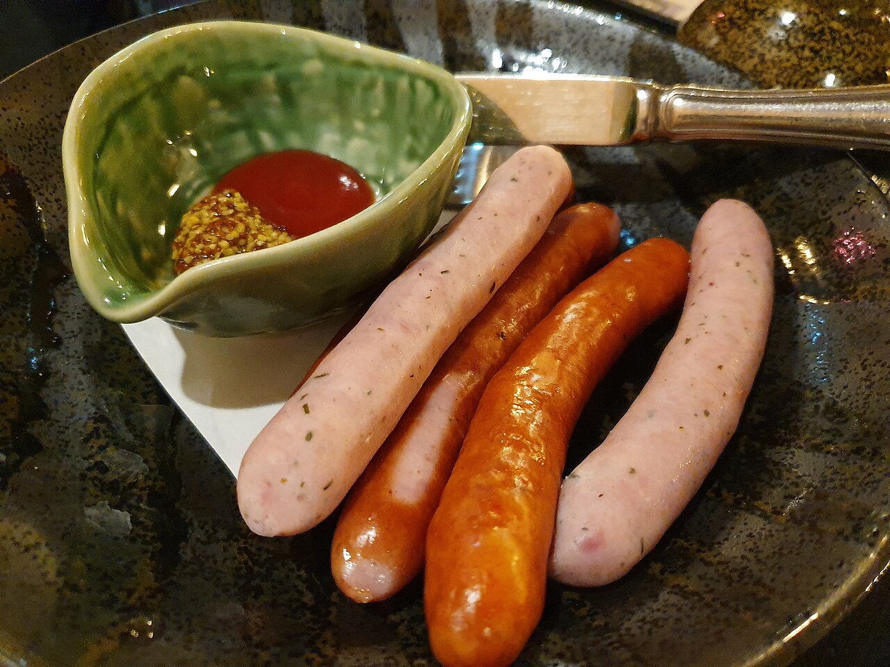 蕎麦屋で「軽井沢ソーセージ」.jpg